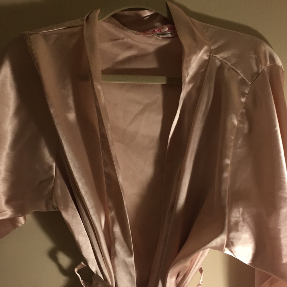 Pink Robe - Picture 2 of 4